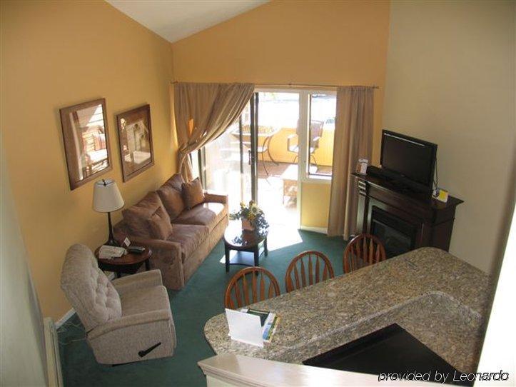 Pointes North Inn Charlevoix Rom bilde